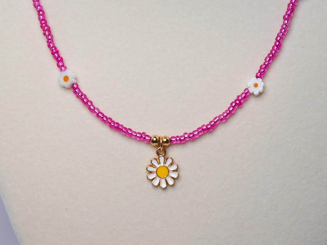 Pink Beaded Daisy Necklace: Y2K Flower Charm, Summer Jewelry