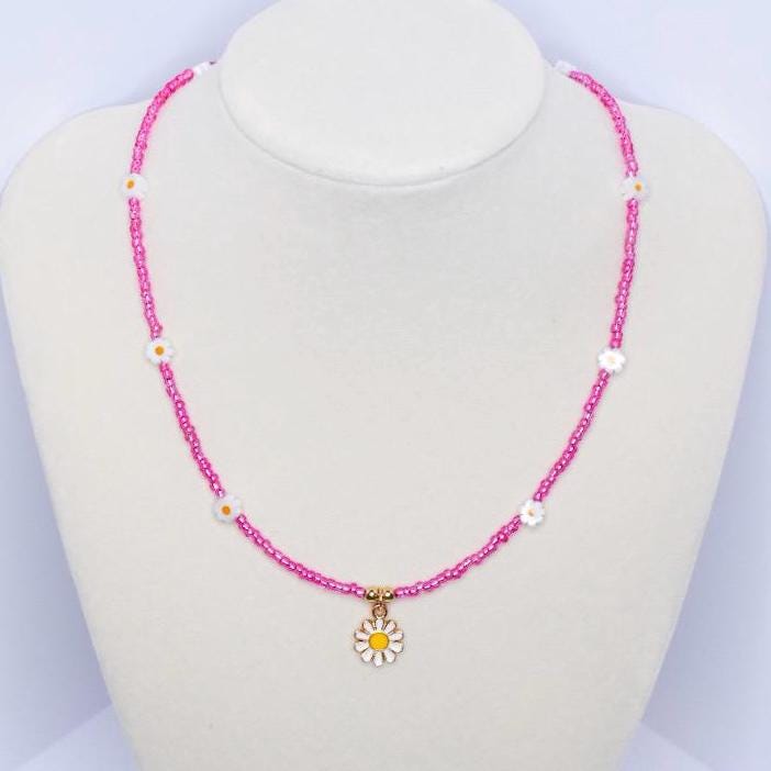 Pink Beaded Daisy Necklace: Y2K Flower Charm, Summer Jewelry