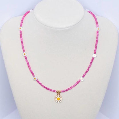 Pink Beaded Daisy Necklace: Y2K Flower Charm, Summer Jewelry