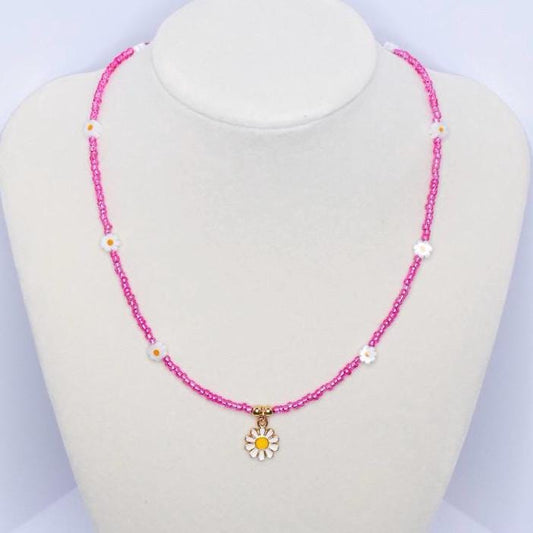 Pink Beaded Daisy Necklace: Y2K Flower Charm, Summer Jewelry