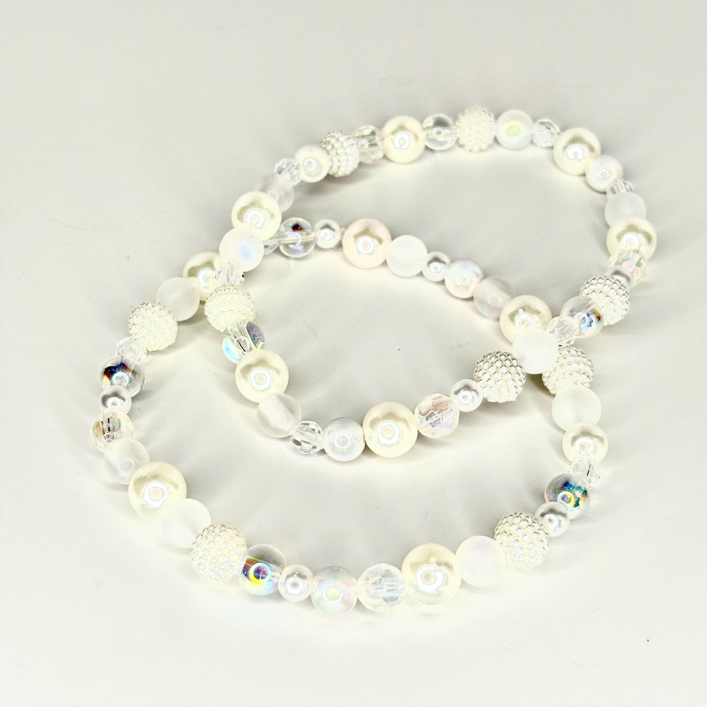 Elegant Pearl Paradise Bracelet: Sparkling White Beaded Bracelet
