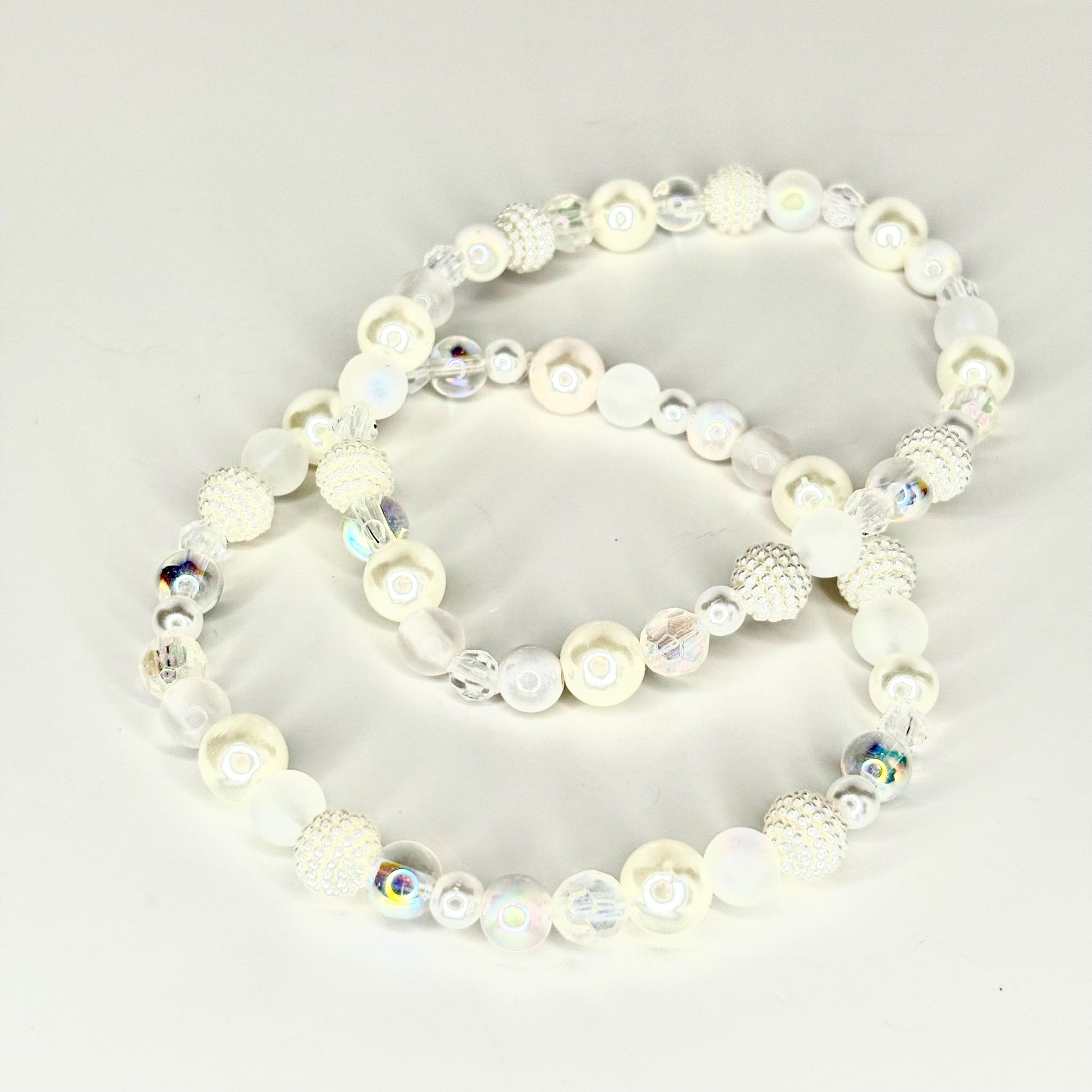 Elegant Pearl Paradise Bracelet: Sparkling White Beaded Bracelet