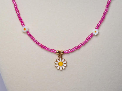 Pink Beaded Daisy Necklace: Y2K Flower Charm, Summer Jewelry