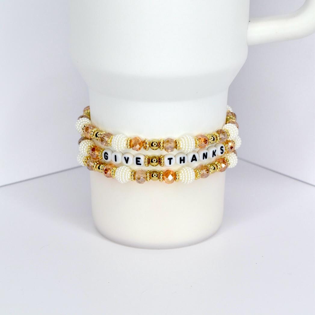 Give Thanks tumbler charm bracelet – gold and ivory beaded wrap for Thanksgiving and fall seasonal drinkware.
