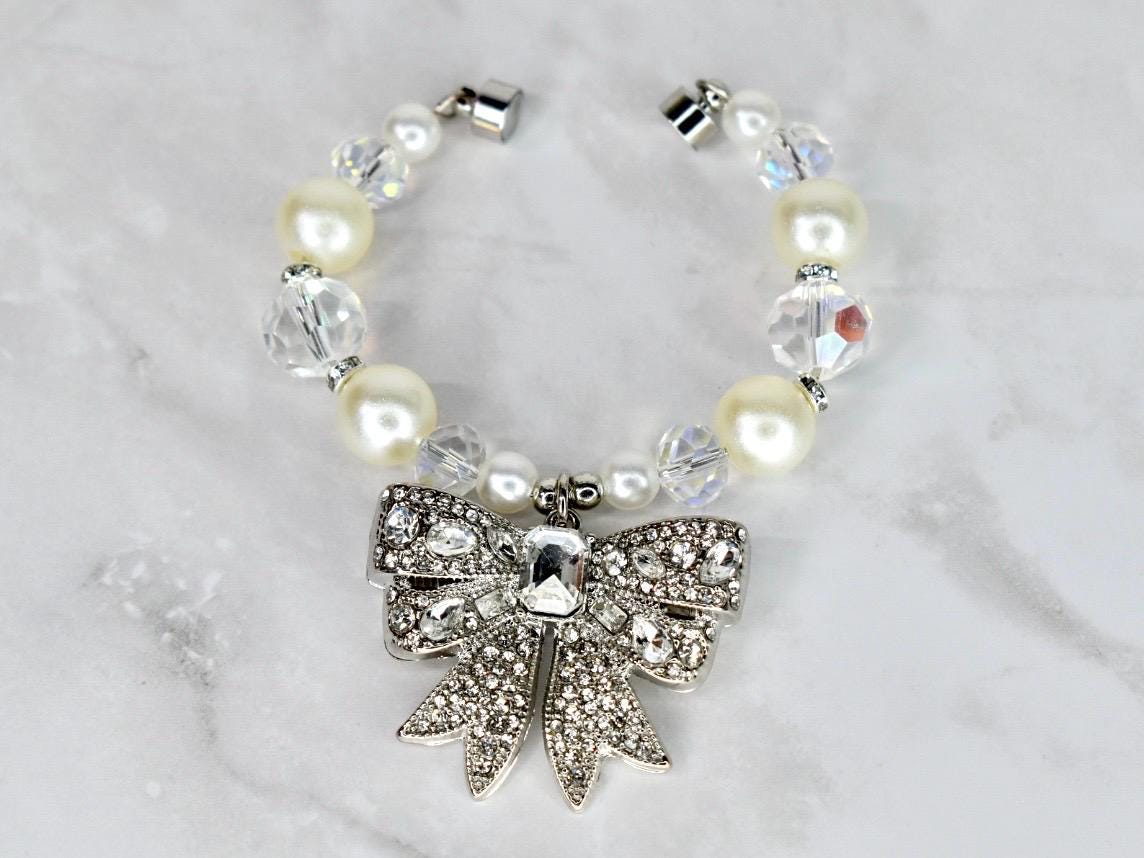 Pearl Elegance Bow Tumbler Handle Charm Bracelet