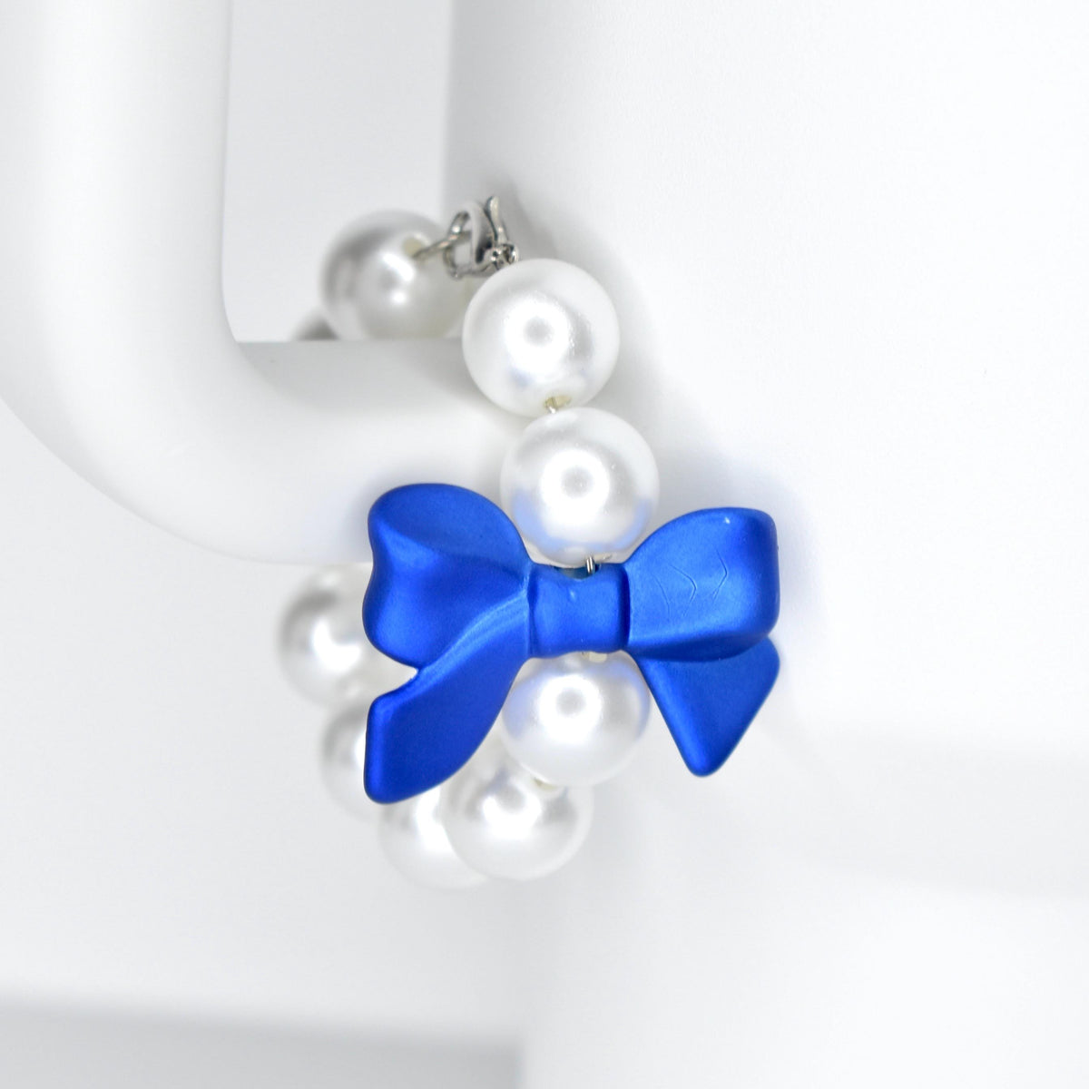 Blue Bow Pearl Tumbler Handle Bracelet