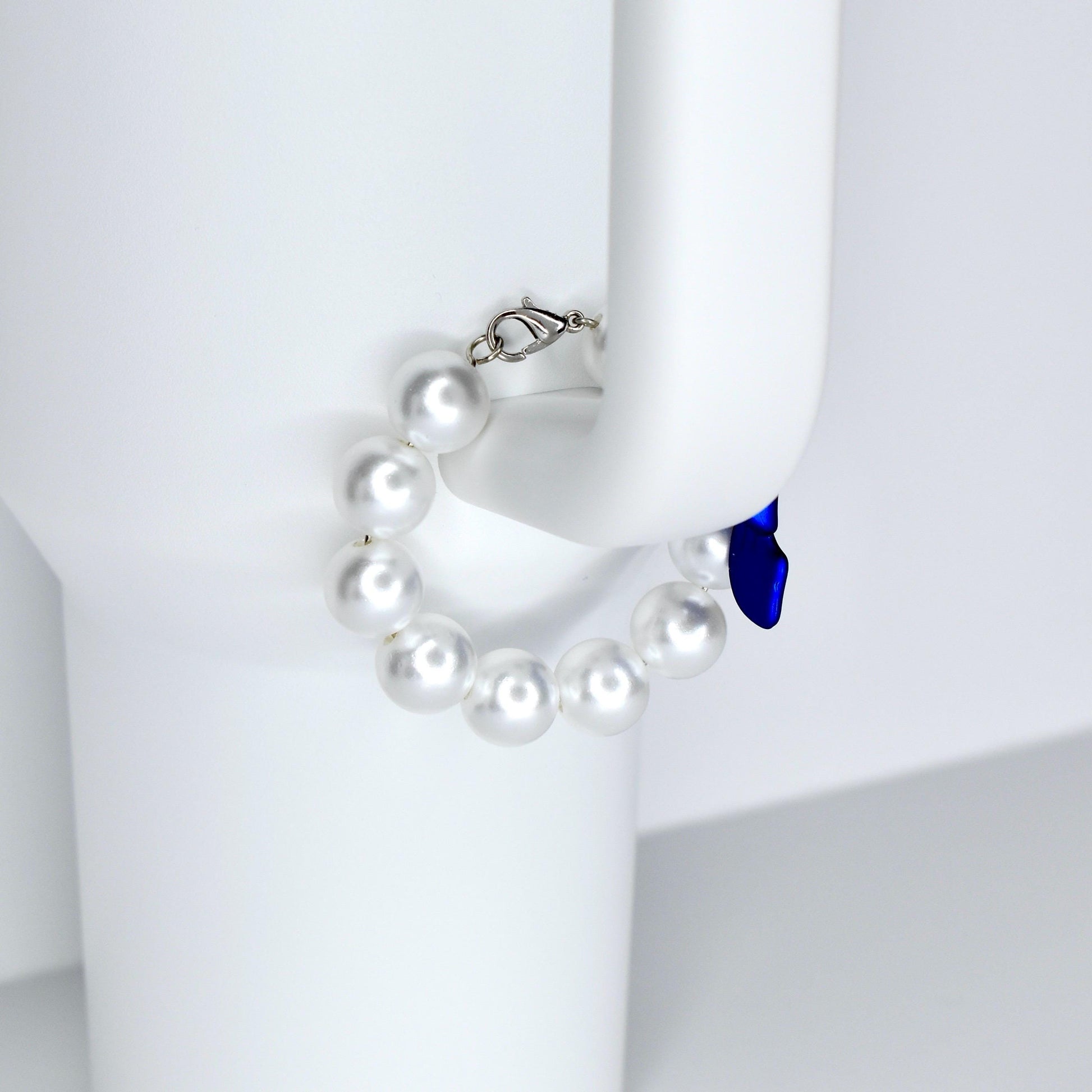 Blue Bow Pearl Tumbler Handle Bracelet