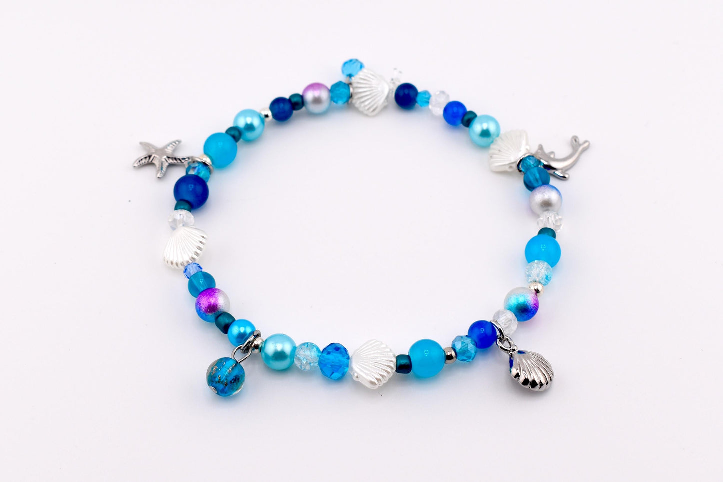 Blue ocean beaded charm bracelet with silver seashell charms, starfish charm and mermaid tail charm, mixed blue navy and turquoise pearl crystal and glass beads – handmade coastal beach bracelet nautical jewelry