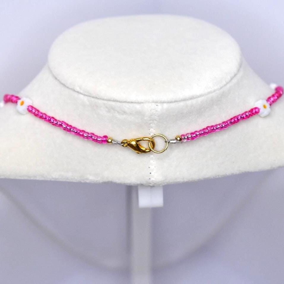 Pink Beaded Daisy Necklace: Y2K Flower Charm, Summer Jewelry
