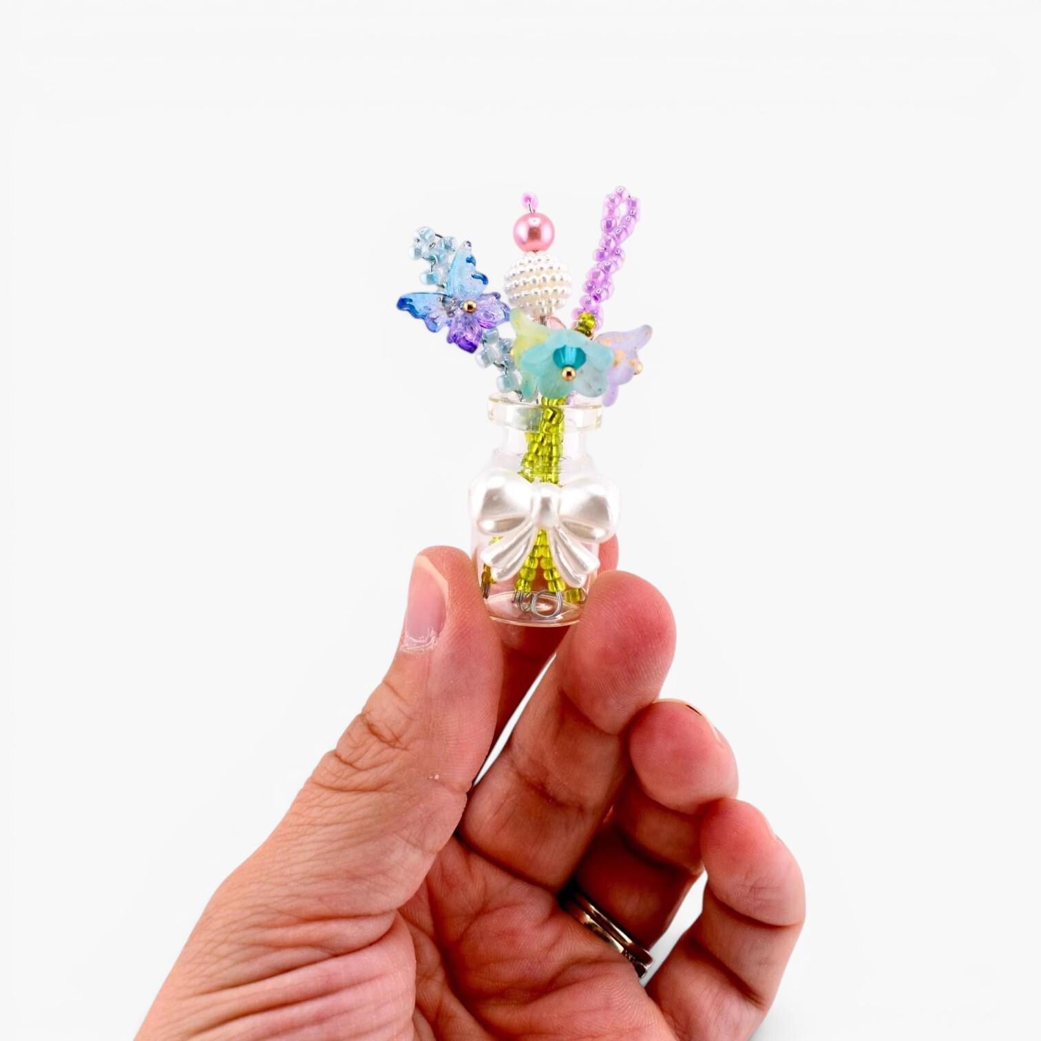 Mini Beaded Flower Bouquet Magnet: Tiny Floral Vase Desk Decor