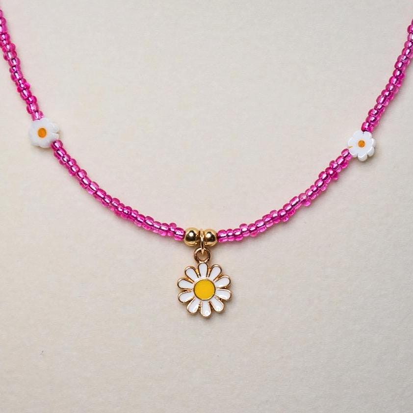 Pink Beaded Daisy Necklace: Y2K Flower Charm, Summer Jewelry
